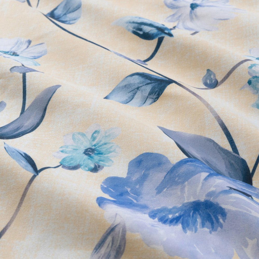 Trailing floral pattern