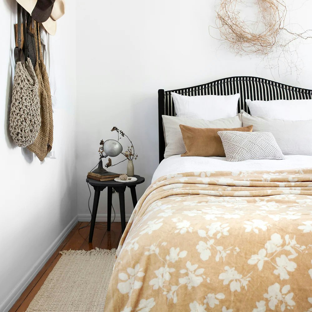 Bambury Luxurious Ultraplush Blanket Lifestyle