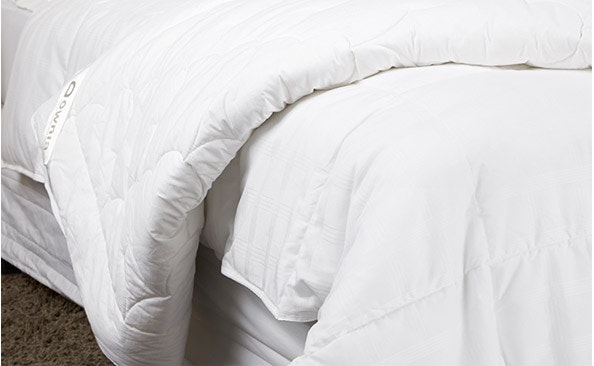 Downia Ultimate Loft White Goose Down and Feather Quilt