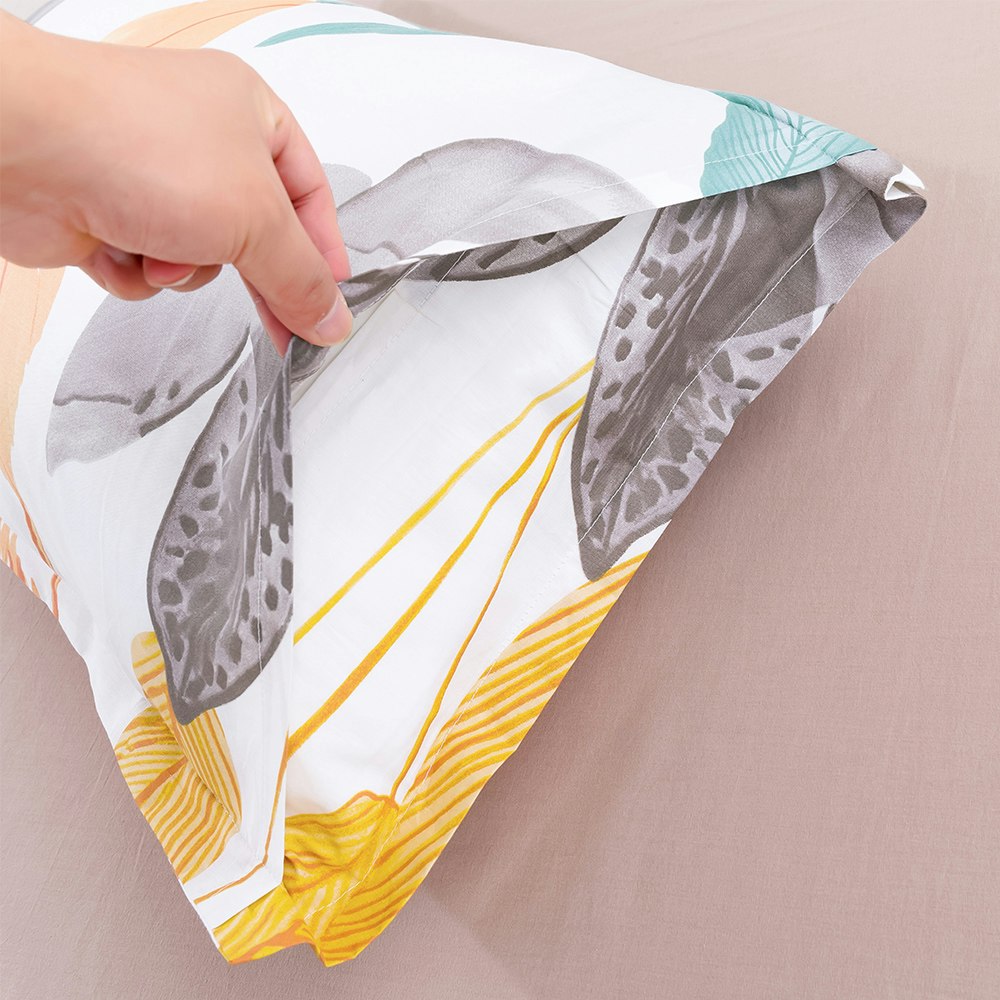 Envelope Closure on Pillowcase