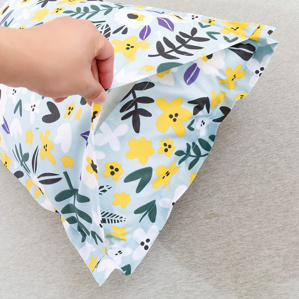 Envelope Closure on Pillowcase