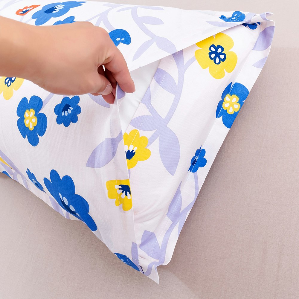Envelope Closure on Pillowcase