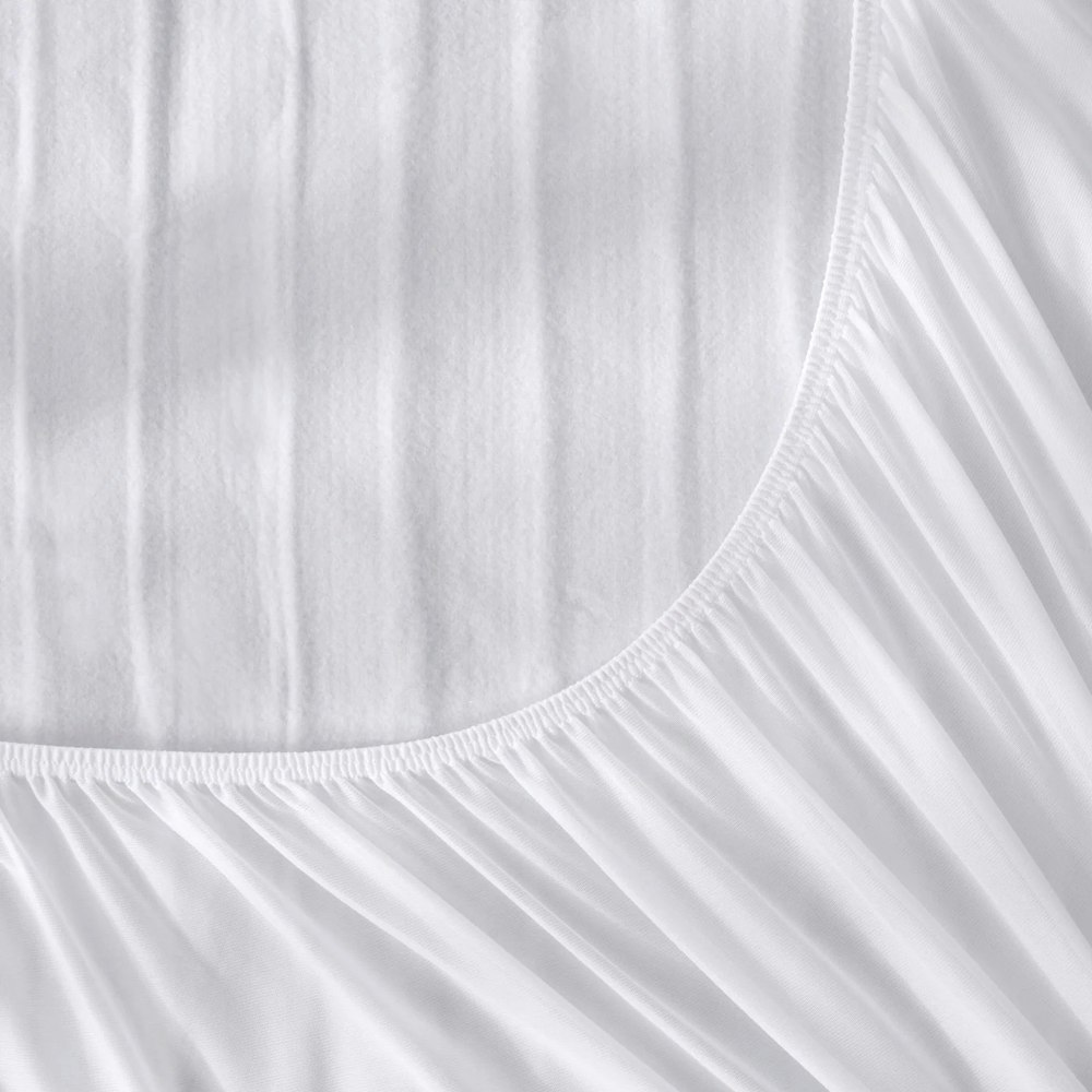 Fully fitted elastic skirt