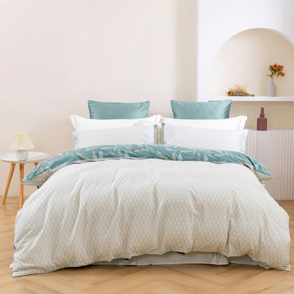 Dreamaker Foxtails 100% Cotton Reversible Quilt Cover Set