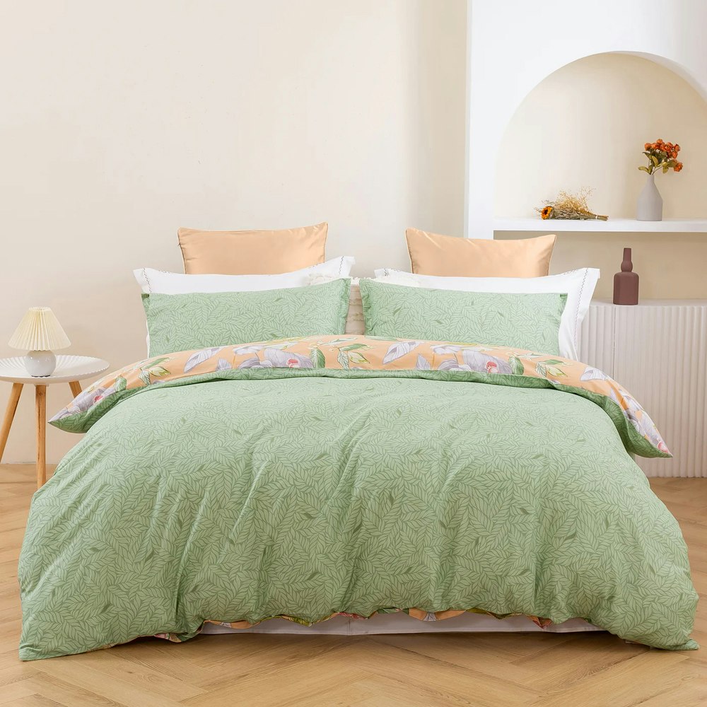 Dreamaker Peach Lily 100% Cotton Reversible Quilt Cover Set