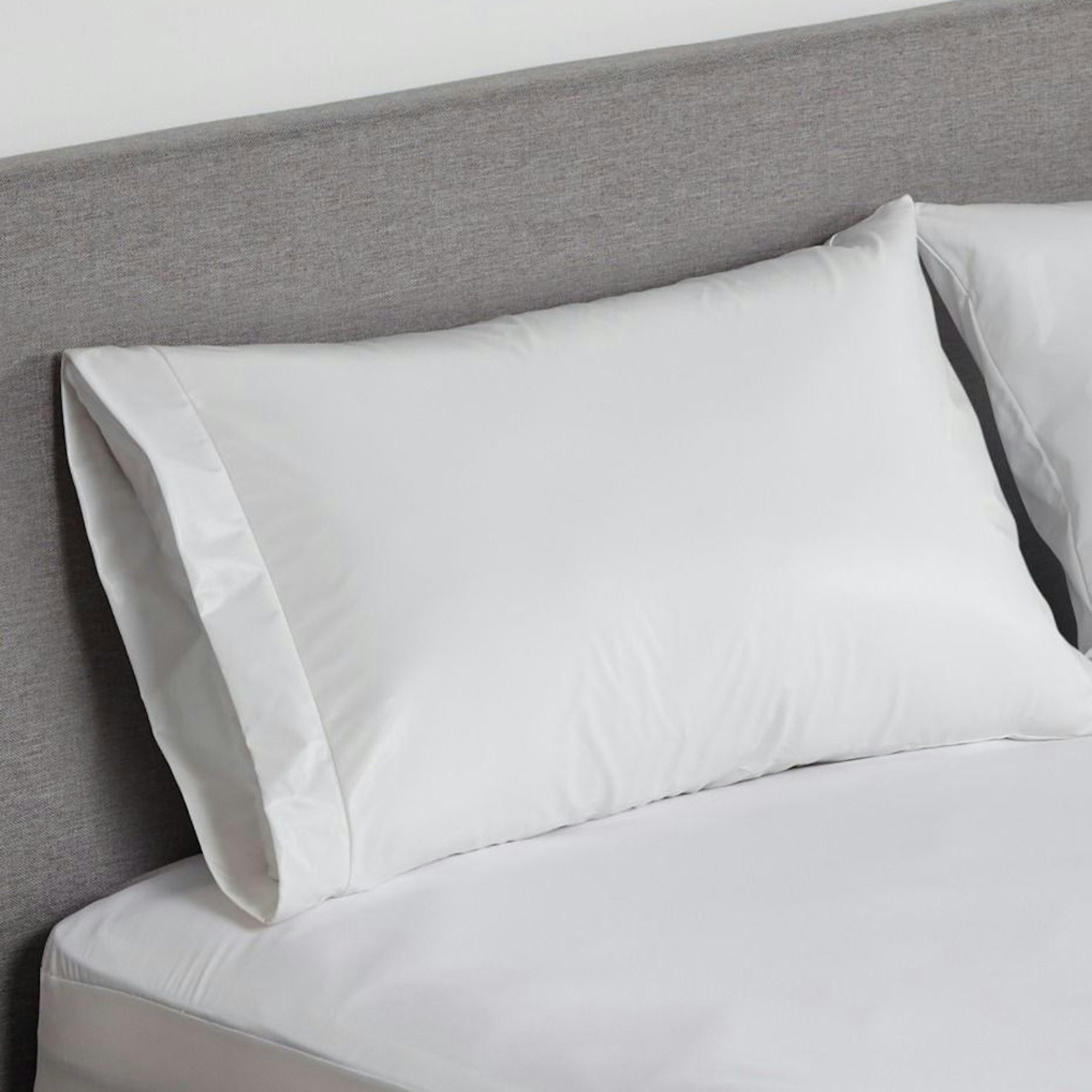 Dreamaker King Size Hotel Luxury Pillow
