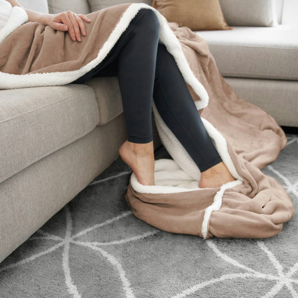Ardor Home Foot Pocket Blanket Blush 1