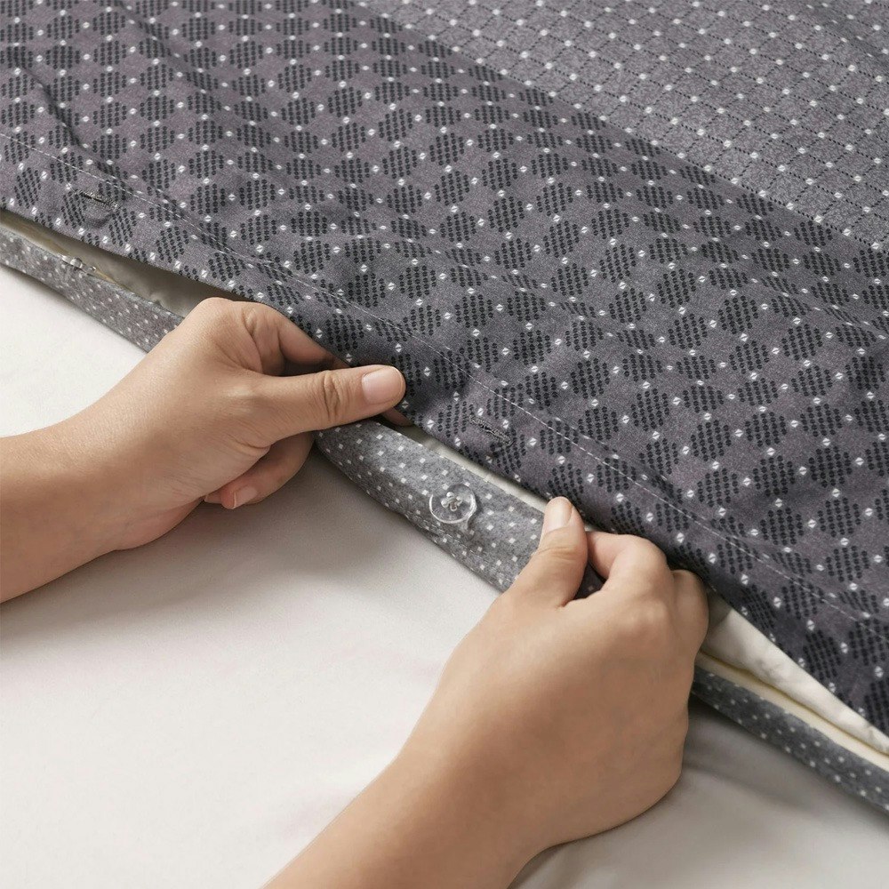 Dreamaker Aster 100% Cotton Reversible Quilt Cover Set