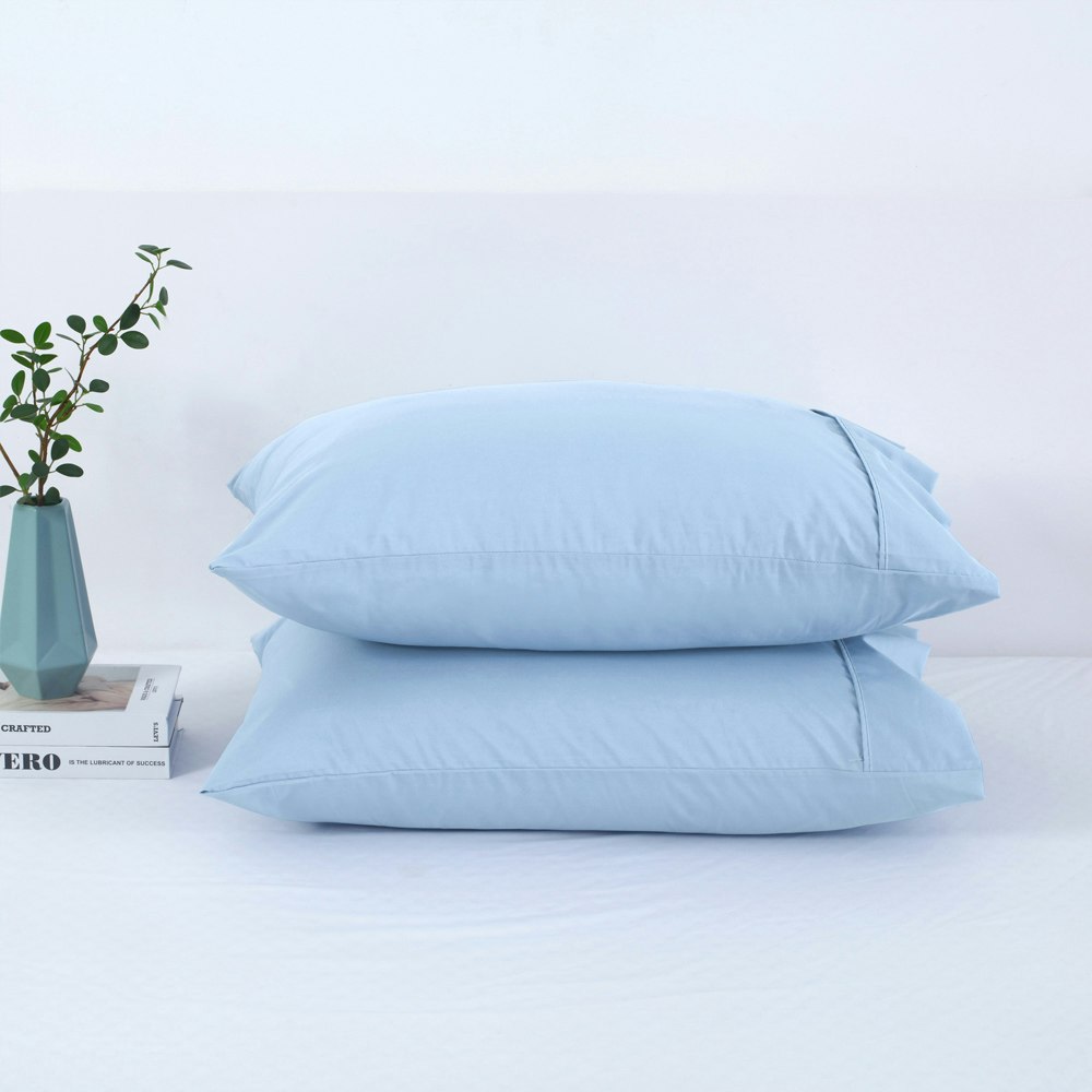Dreamaker 250 Thread Count Standard Pillowcase