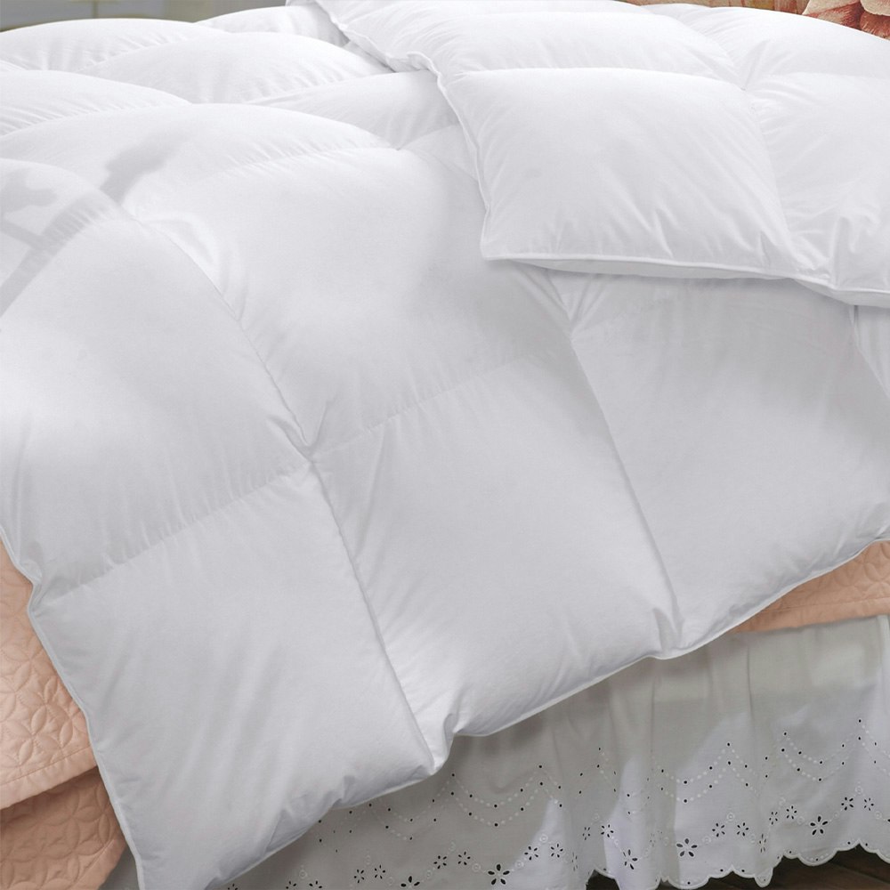 Renee Taylor 400 GSM All Season Lightweight Bamboo Quilt Piped Edges