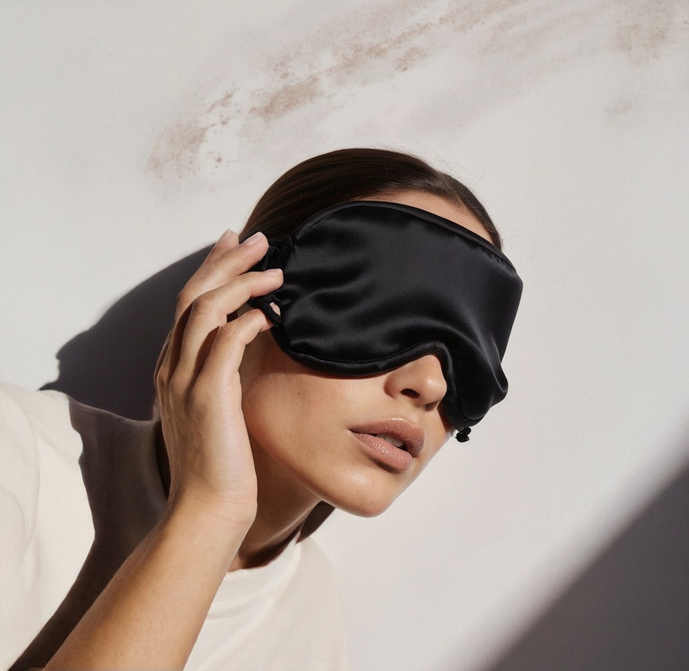 Travel Easy Luxurious Mulberry Silk Black Sleep Mask Thumbnail