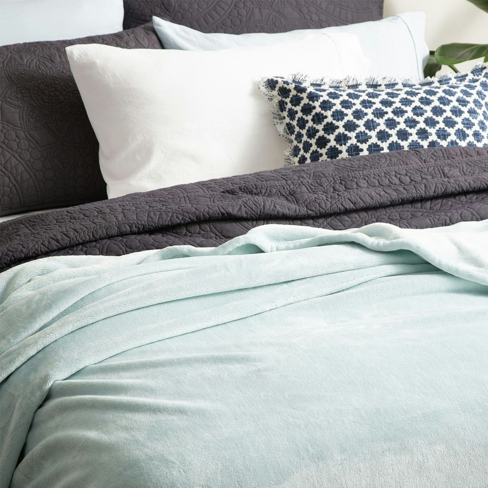Renee Taylor Heston 380 GSM Ultra Soft Velvet Blanket