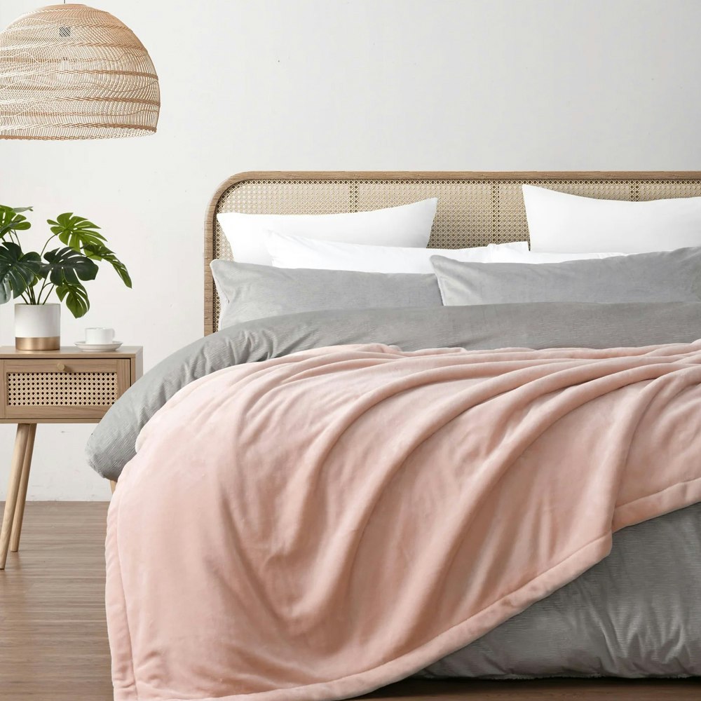 Serene Hudson Fleece and Sherpa Reverse 200 GSM Blanket