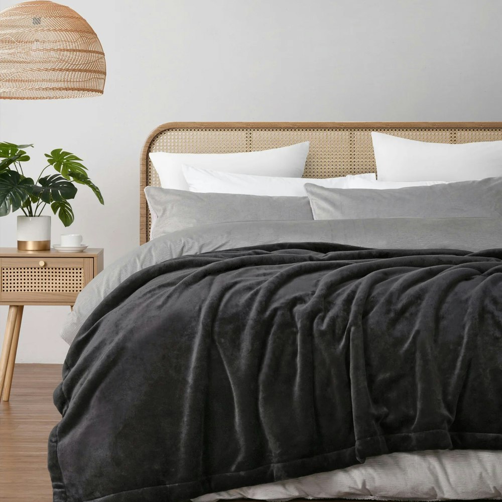 Serene Hudson Fleece and Sherpa Reverse 200 GSM Blanket