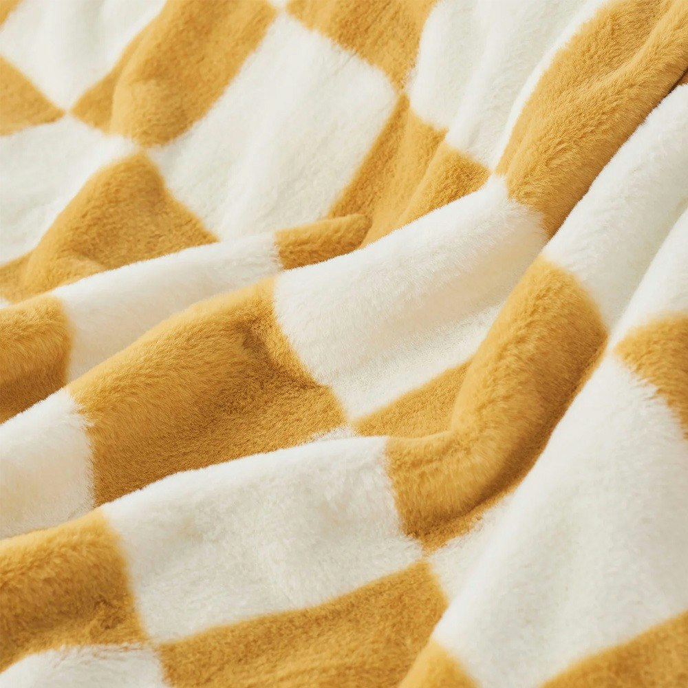 Dreamaker Ultra Soft Reversible Checkered Fleece Heated Throw Blanket