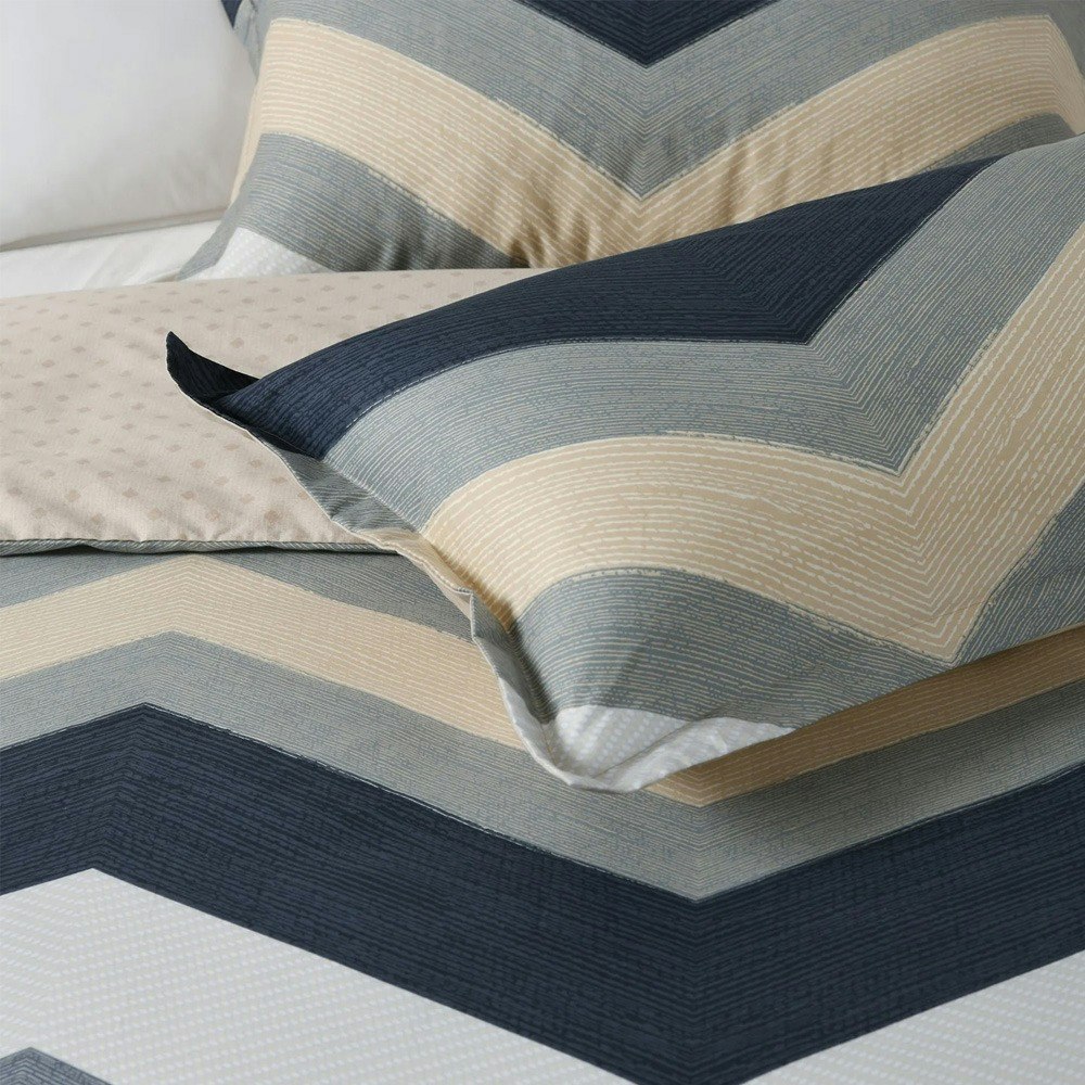 Dreamaker Chevron 100% Cotton Reversible Quilt Cover Set