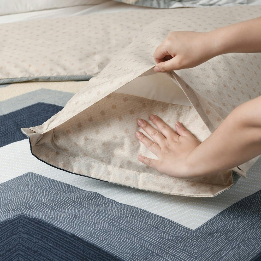 Dreamaker Chevron 100% Cotton Reversible Quilt Cover Set
