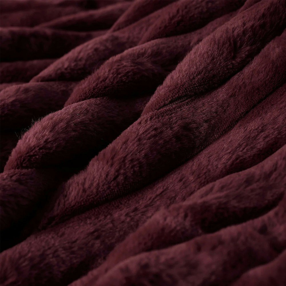 Dreamaker Chunky Embossed Fleece Reversible Heated Throw