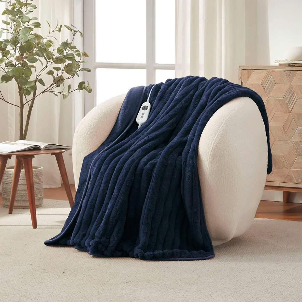 Dreamaker Chunky Embossed Fleece Reversible Heated Throw