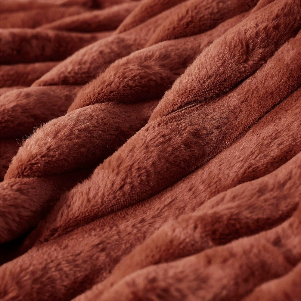 Dreamaker Chunky Embossed Fleece Reversible Heated Throw