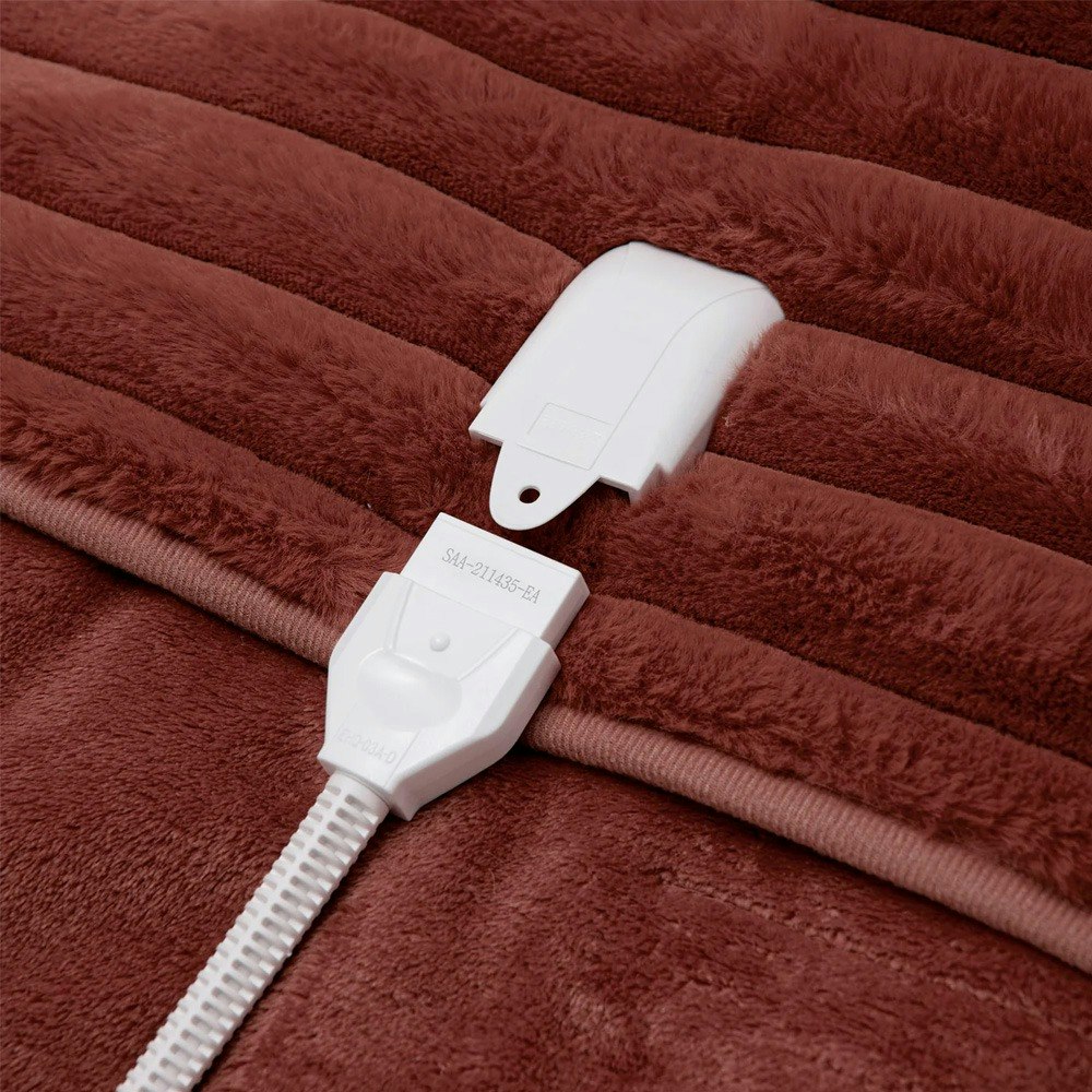 Dreamaker Chunky Embossed Fleece Reversible Heated Throw