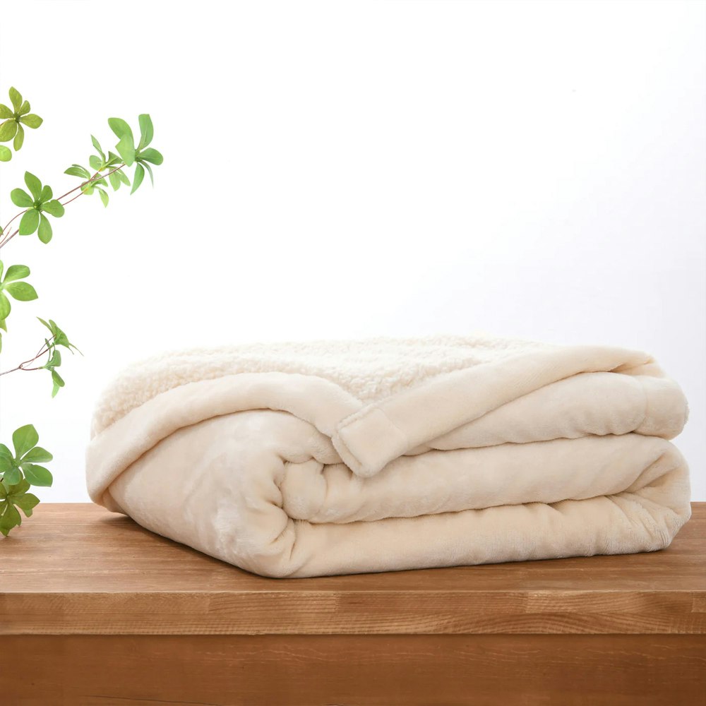 Serene Hudson Fleece and Sherpa Reverse 200 GSM Blanket