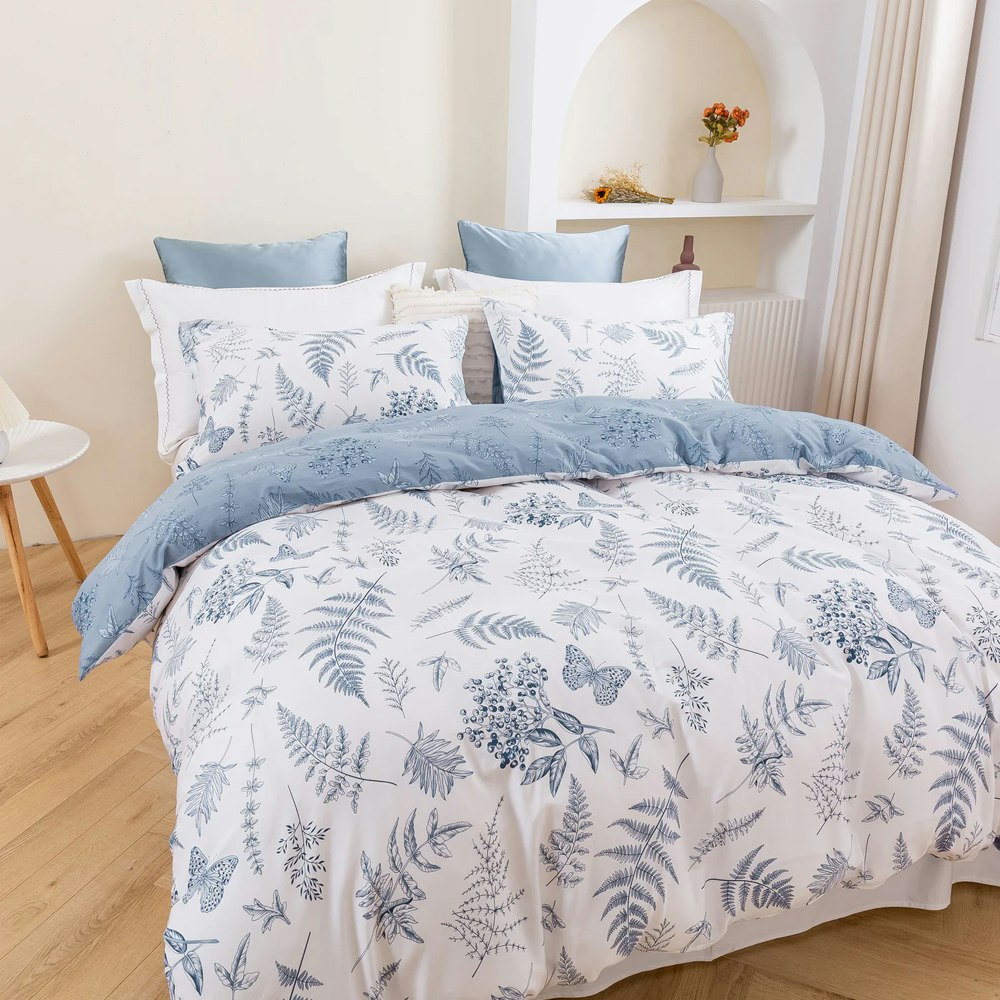 Dreamaker Daphne 100% Cotton Reversible Quilt Cover Set