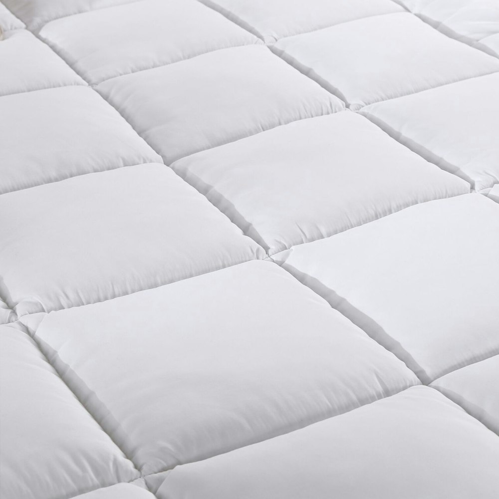 Deluxe 1000gsm Microfibre Mattress Topper Close Up