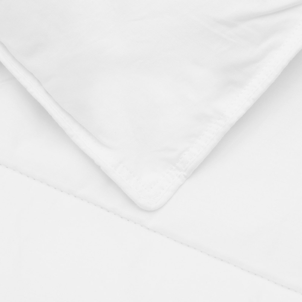 Downia Summer Lightweight Duck Feather and Down Quilt Sample