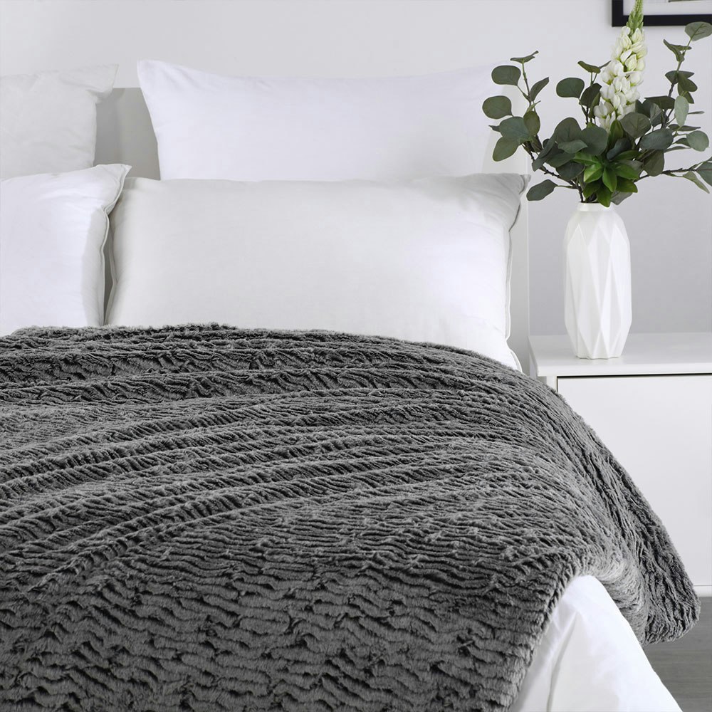 Dreamaker Faux Chinchilla Weighted Blanket 2
