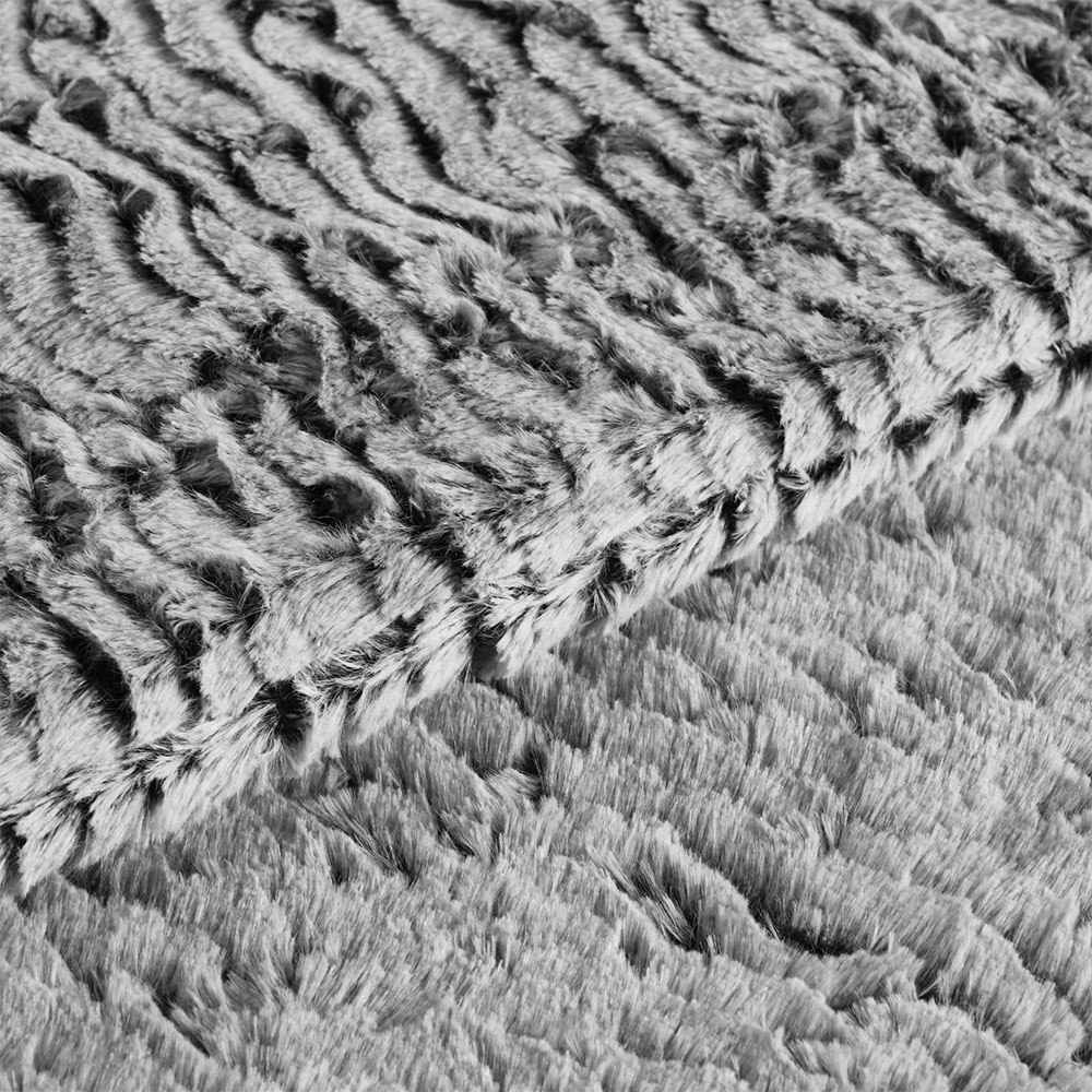 Dreamaker Faux Chinchilla Weighted Blanket 4