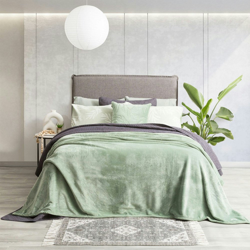 Renee Taylor Heston 380 GSM Ultra Soft Velvet Blanket
