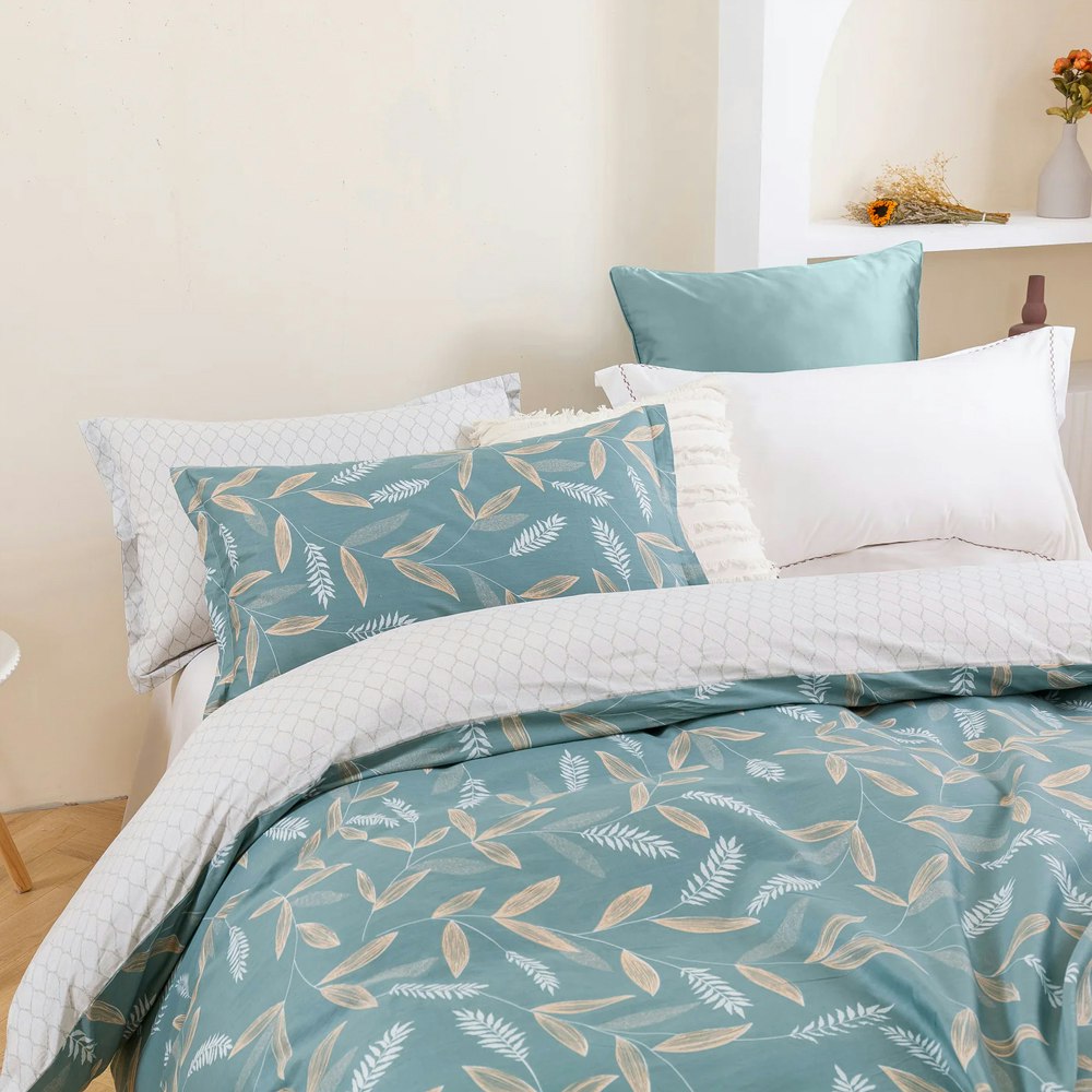 Dreamaker Foxtail 100% Cotton Reversible Quilt Cover Set