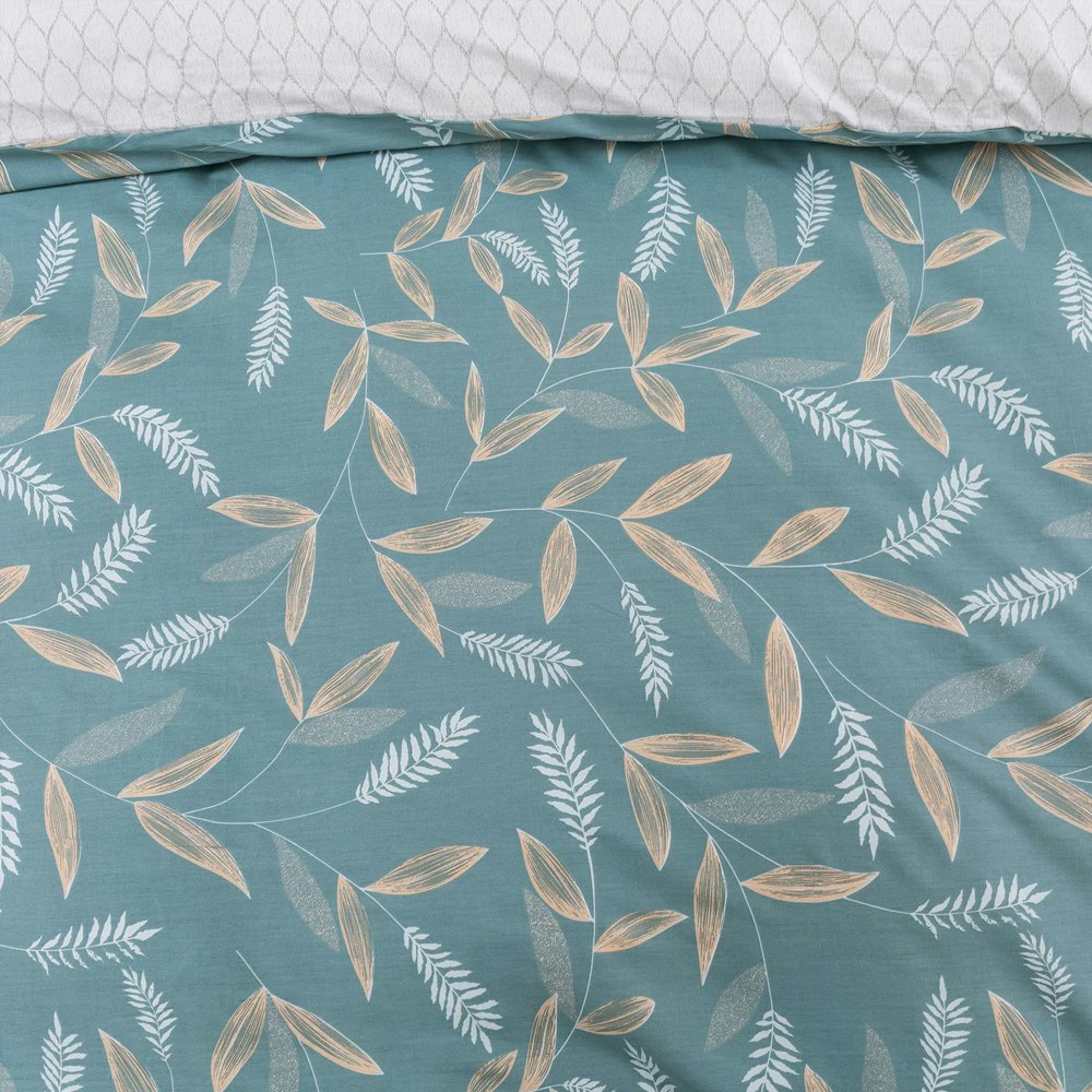 Dreamaker Foxtail 100% Cotton Reversible Quilt Cover Set