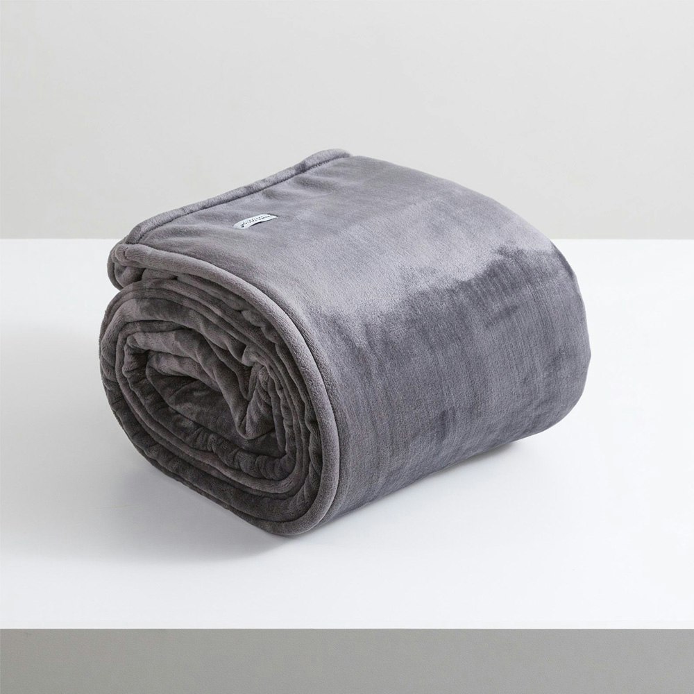 Renee Taylor Heston 380 GSM Ultra Soft Velvet Blanket