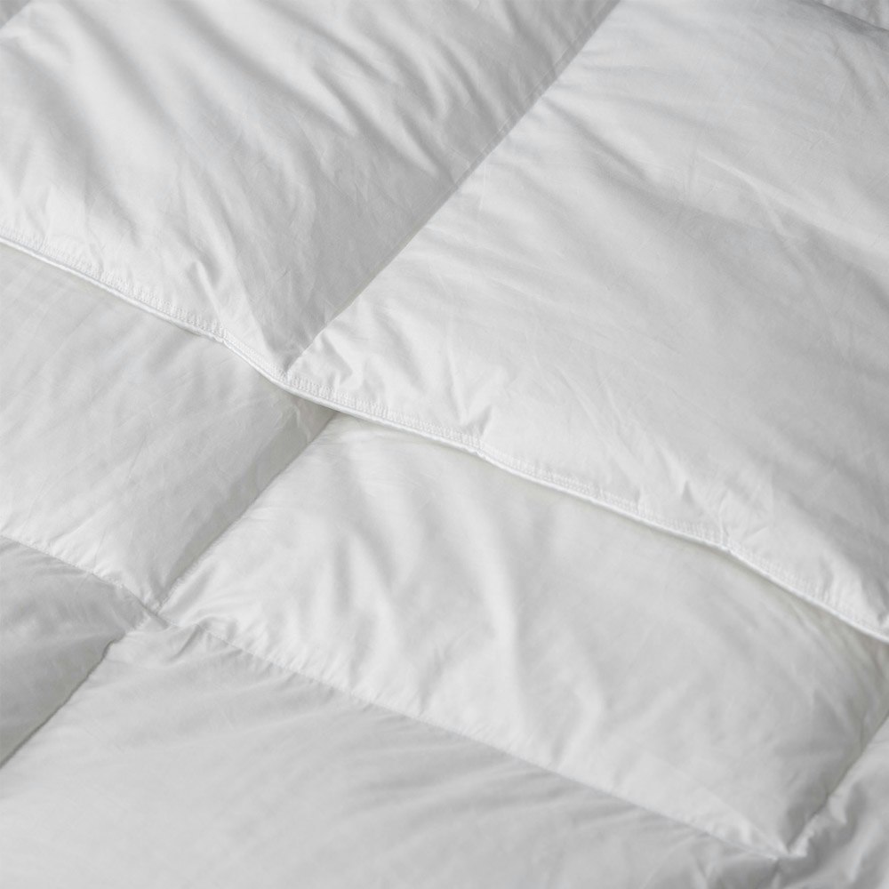 John Cotton Classic Luxury 50% White Duck Down & Feather Quilt Detail