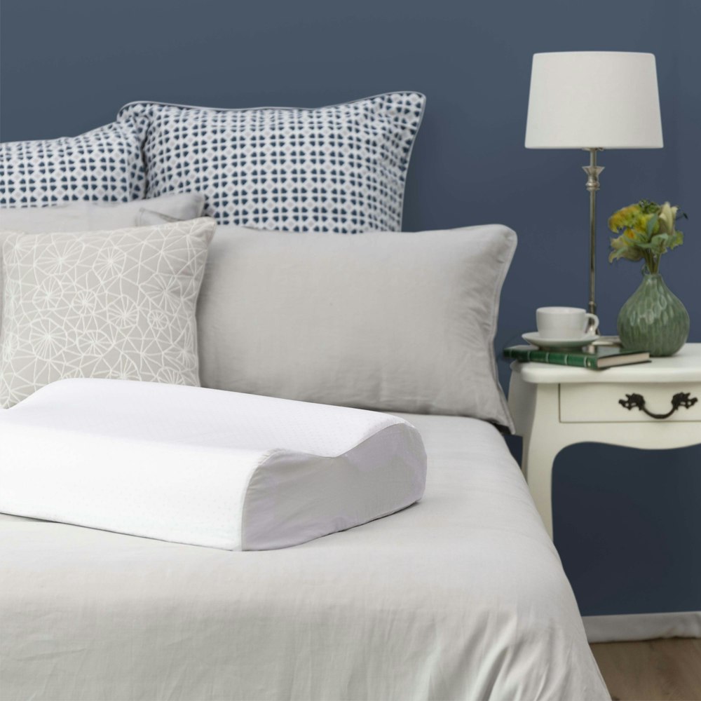 John Cotton Classic Talalay Latex Pillow Dual Contour Profile Lifestyle