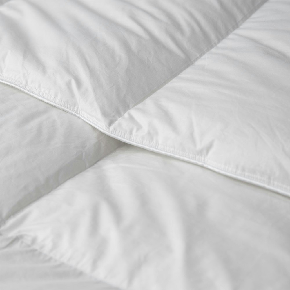 John Cotton Ultimate Luxury 90% White Goose Down & Feather Quilt Detail