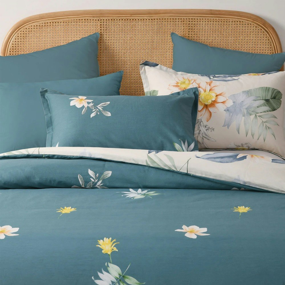 Dreamaker Lilo 100% Cotton Reversible Quilt Cover Set
