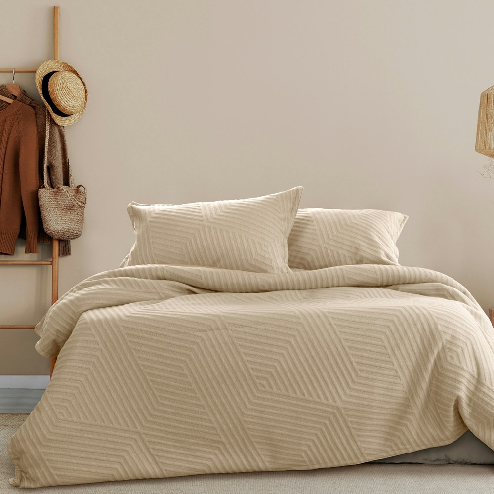 Ardor Boudoir Alton Jacquard Quilt Cover Set