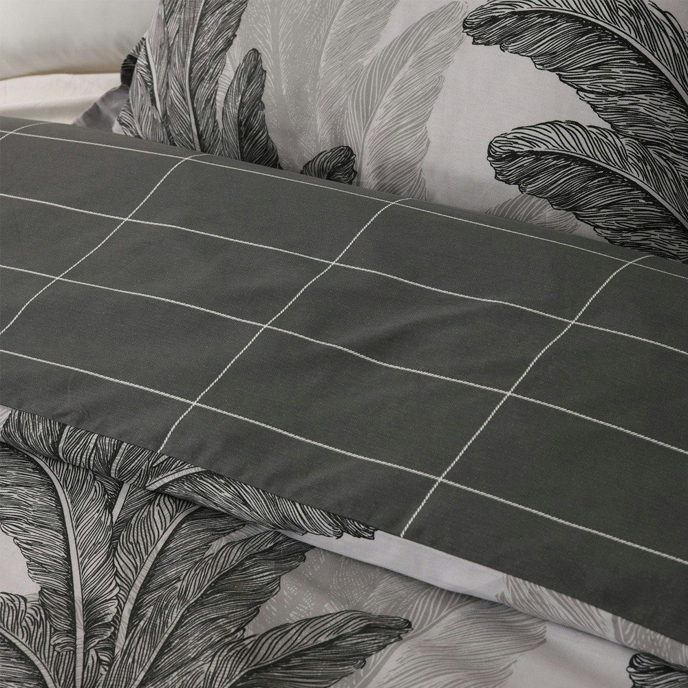 Dreamaker Nori 100% Cotton Reversible Quilt Cover Set
