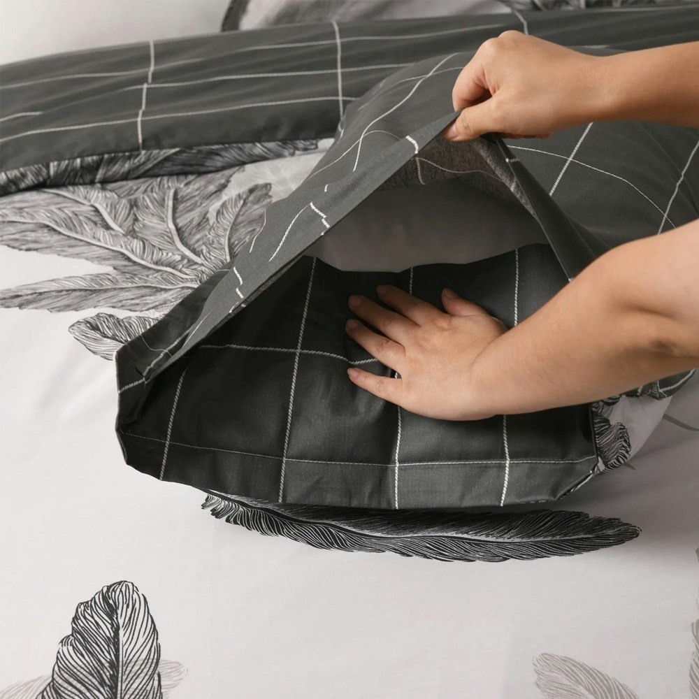 Dreamaker Nori 100% Cotton Reversible Quilt Cover Set