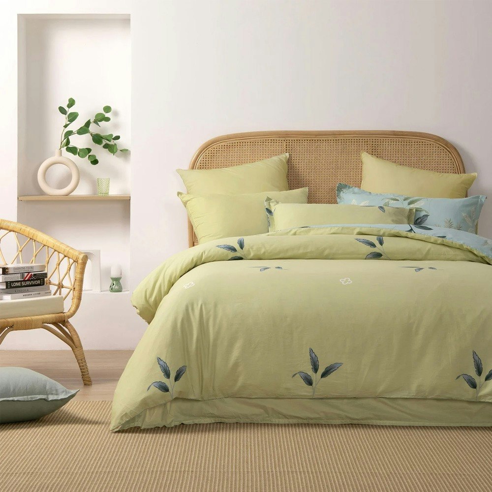 Dreamaker Penelope 100% Cotton Reversible Quilt Cover Set