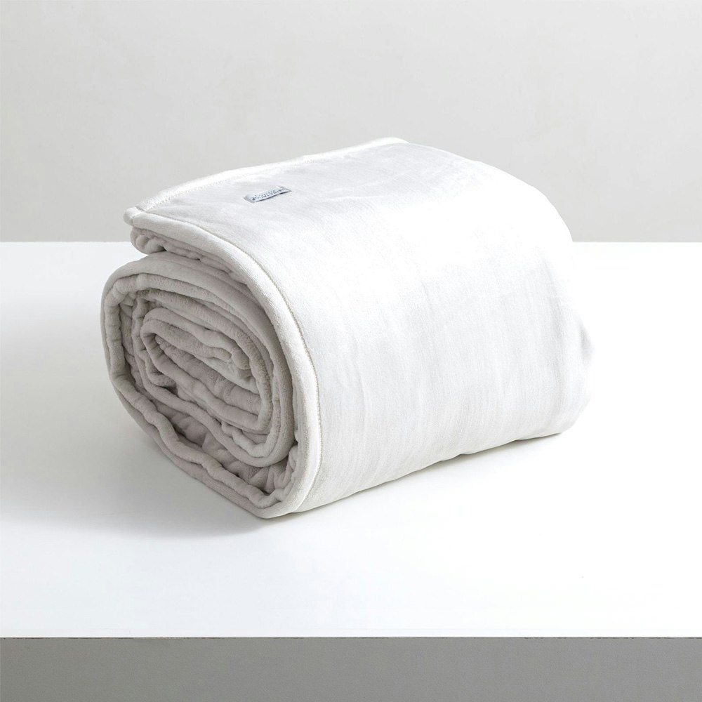 Renee Taylor Heston 380 GSM Ultra Soft Velvet Blanket
