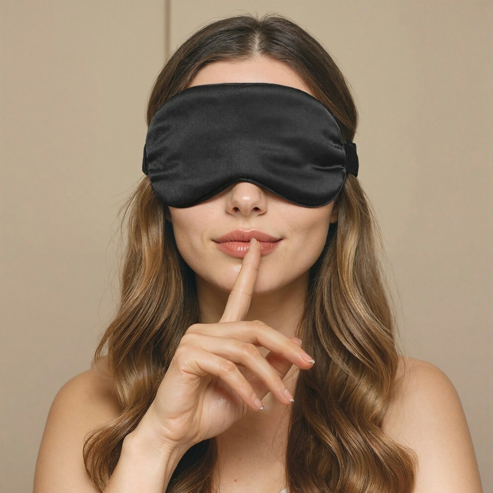 Travel Easy Luxurious Mulberry Silk Black Sleep Mask Lifestyle
