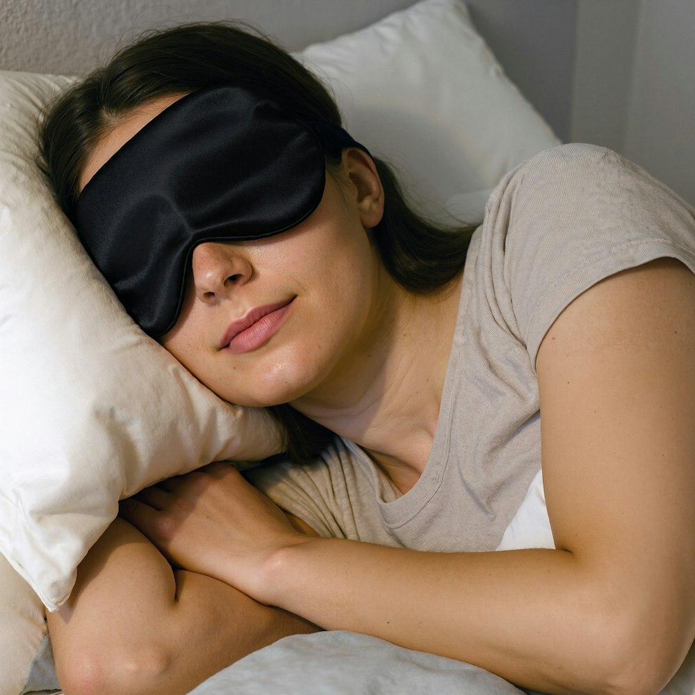 Travel Easy Luxurious Mulberry Silk Black Sleep Mask Lifestyle